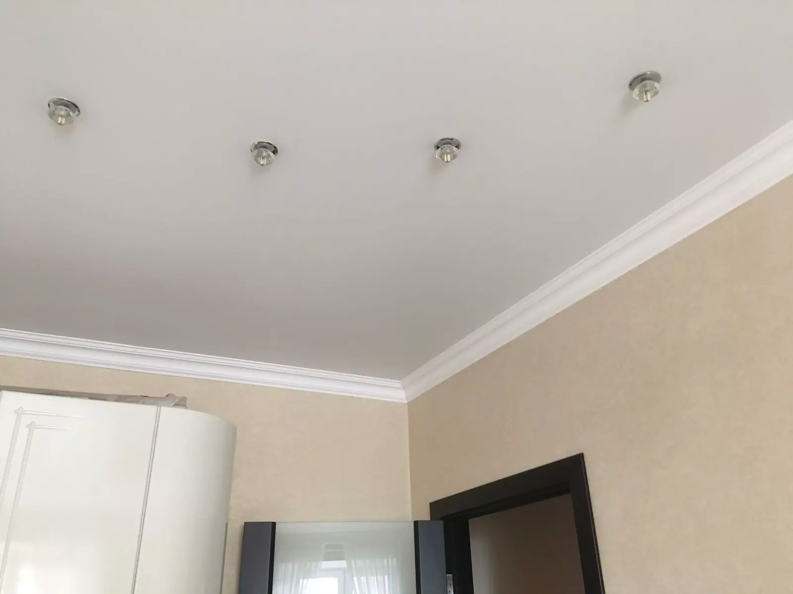 Матовый натяжной потолок в квартиру — Сочи, Курортный проспект, 92/5, фото 1
